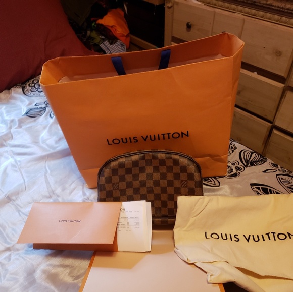 Louis Vuitton Cosmetic Bag - Picture 2 of 6